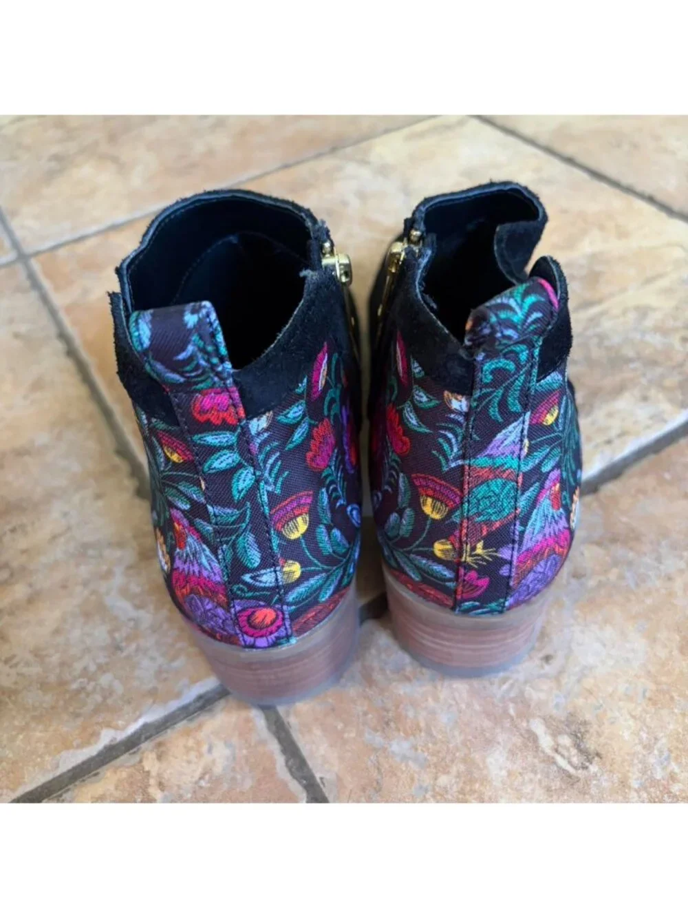 The Rooster Bootie features:Inkkas Rooster Booties size 9